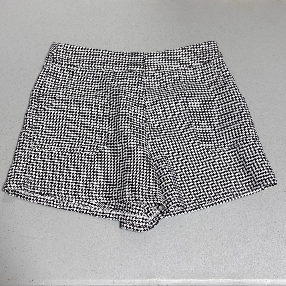 Perfectly Priscilla Houndstooth Shorts Womens L 10/12 Black White Stretch NWT